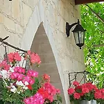 Magdalous House