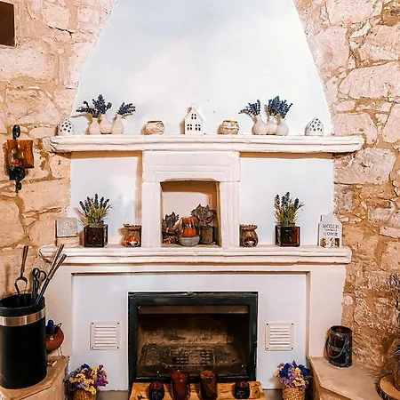 Magdalous House