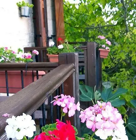 Magdalous House Летний дом *