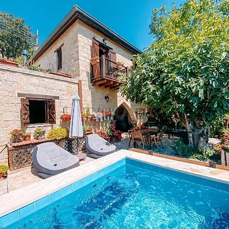 Gospodarstwo wiejskie Magdalous House Arsos