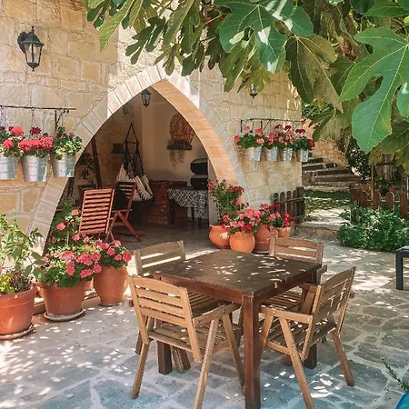 Magdalous House בית כפרי Arsos